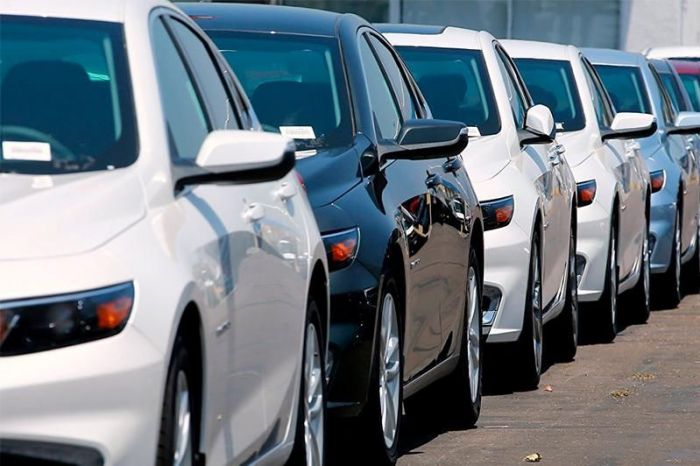 Владельцам временно ввезённых в Казахстан авто нужно вывезти их до 30 сентября – налоговики 