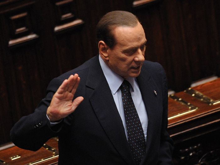 Сильвио Берлускони ушел в отставку  