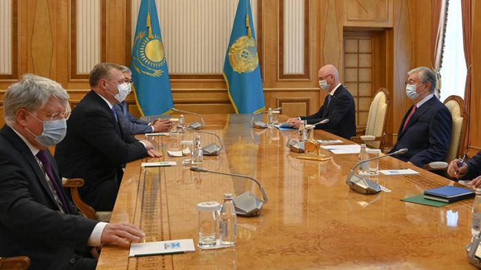 Токаев поблагодарил губернатора за поддержку астраханских казахов