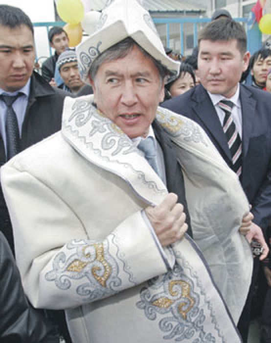 Бишкек не торопится формировать институты власти