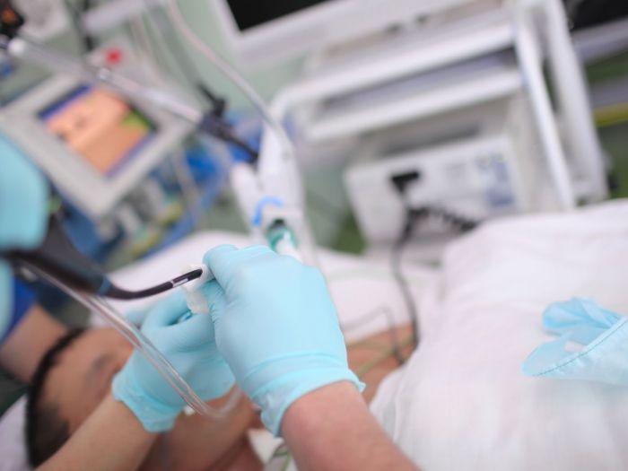 80 пациентов с COVID-19 находятся в тяжёлом состоянии в Атырауской области