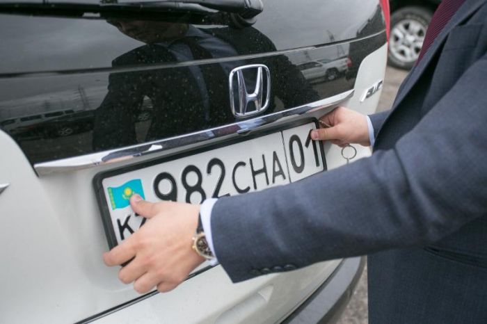Казахстанцы не могут зарегистрировать новые авто из-за технического сбоя 