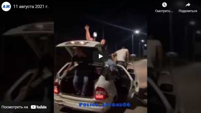 В Атырау молодёжь отметила день рождения, гроздями облепив движущиеся авто  