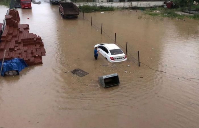 Число жертв наводнений в Турции возросло до 27 