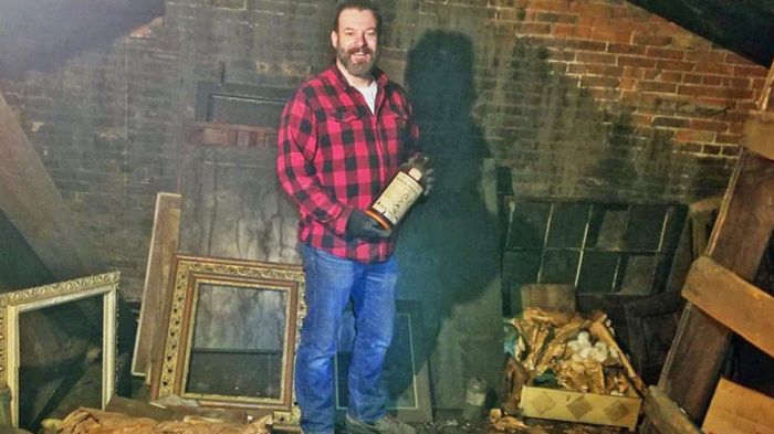 Хозяин дома нашел запечатанный на сто лет чердак с ценностями на миллионы рублей