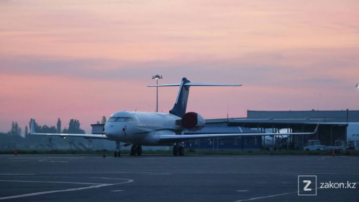 В аэропорту Алматы сел самолет с отказавшим двигателем 