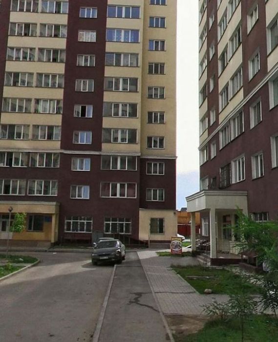 В Алматы двое детей упали с 9 этажа