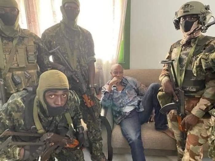 Президента Гвинеи задержали устроившие госпереворот военные