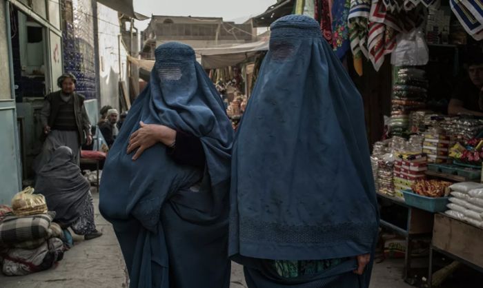 Талибы обязали студенток афганских частных университетов носить никабы