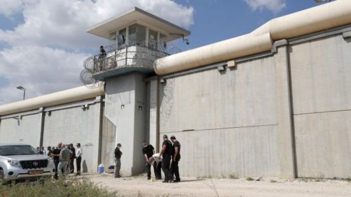 Палестинцы вырыли ложкой тоннель и сбежали из израильской тюрьмы "Гильбоа"