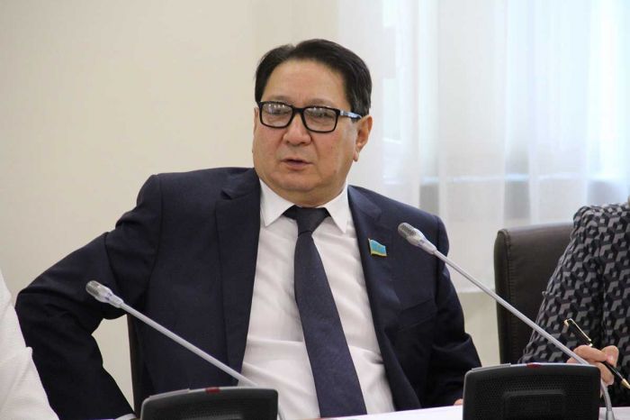 Депутат Жамалов: Минфину необходимо соблюдать субординацию 