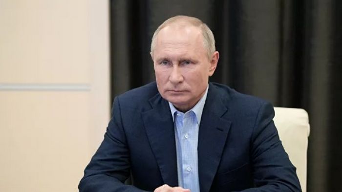 Путин ушел на самоизоляцию