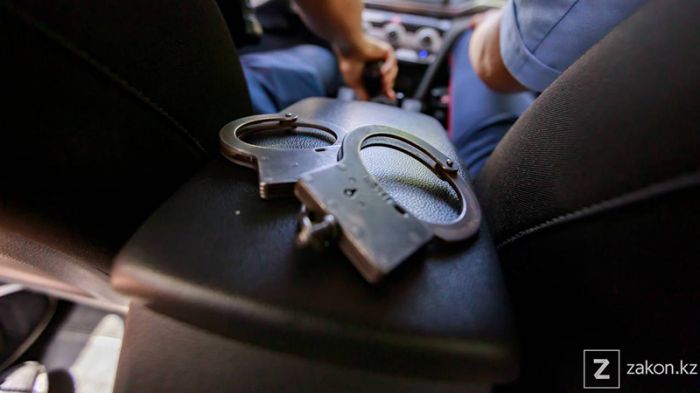 Сотрудник отдела образования Талдыкоргана хотел отдать сироту за 400 тыс. тенге