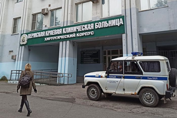 Напавший на пермский вуз умер в больнице