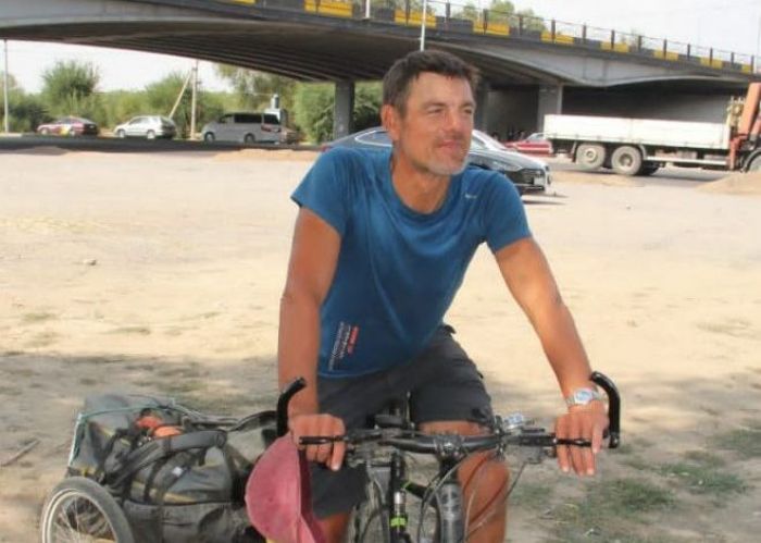 Француз четыре месяца ехал на велосипеде в Алматы