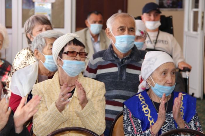 «У нас в Доме престарелых постояльцы перенесли прививку легче, чем персонал» 