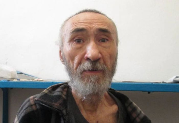 «Чувствует себя неважно». Освобожденный из заключения Арон Атабек прибыл в Алматы