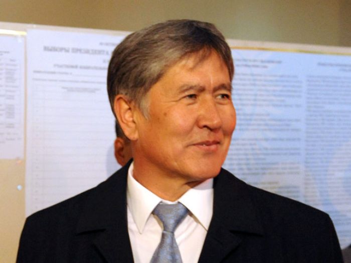 В Киргизии состоялась инаугурация избранного президента Алмазбека Атамбаева