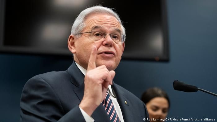 Сенаторы США призывают Байдена выслать 300 дипломатов РФ 