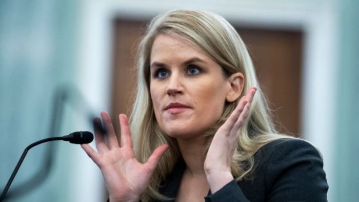 Facebook отвергает обвинения экс-сотрудницы 