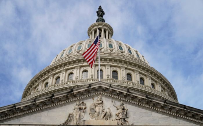 Сенат США согласился повысить лимит госдолга ради избежания дефолта 