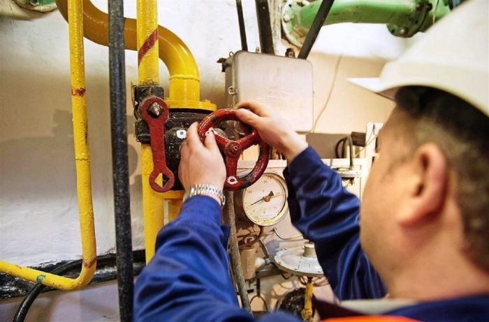 В Атырау уже подключают тепло