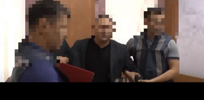 Осужденному за взятку экс-акиму Аягоза заменили остаток срока на штраф 