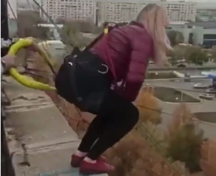 Девушка разбилась насмерть, прыгнув с тарзанки в Караганде