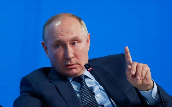 «Далеко не все в тюрьме». Путин — об оппозиции и Навальном 