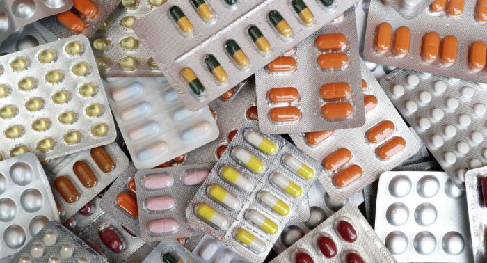 Завышенные цены и просроченные препараты: сенатор возмутился нарушениями Минздрава 