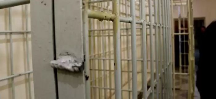 Сотрудников колонии осудили за пытки и вымогательство в ВКО 