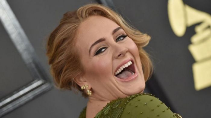 Адель спела о разводе. Клип посмотрели уже более 18 млн человек 