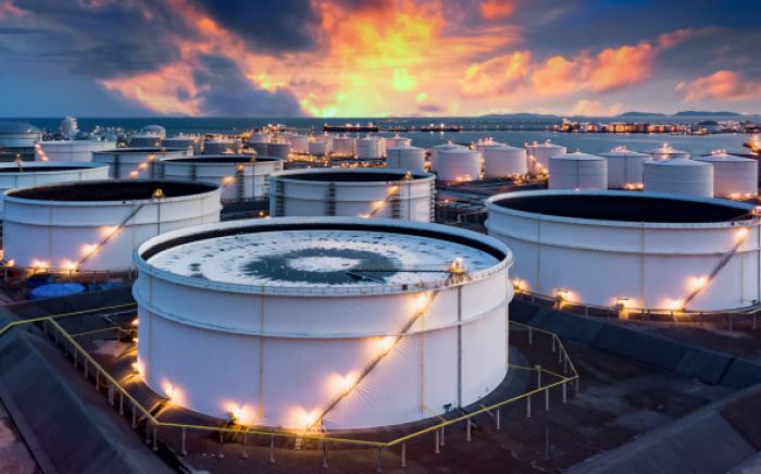 Цена нефти Brent превысила $85 впервые за три года 