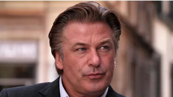 Алек Болдуин застрелил во время съемок фильма оператора