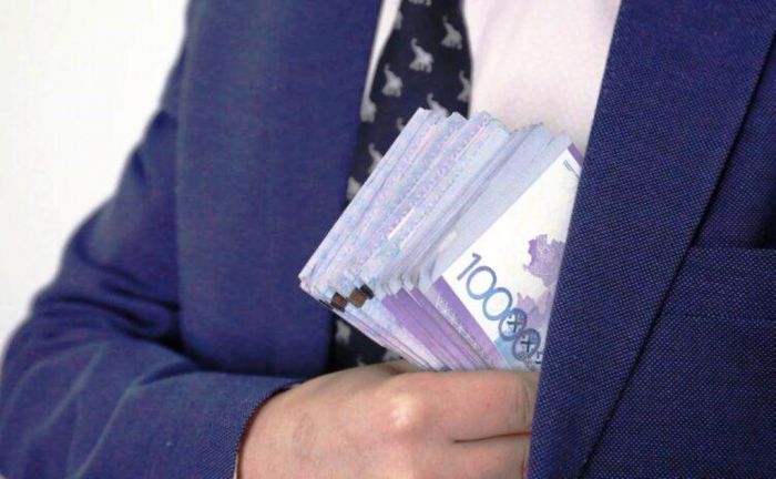 В Атырау антикоррупционщики накрыли налоговиков