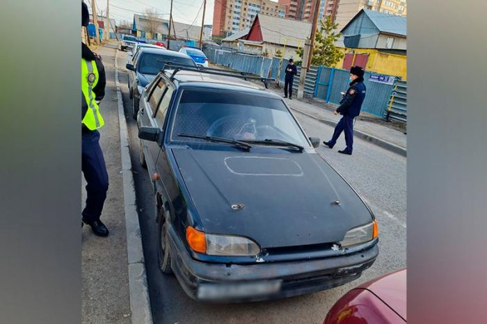 Должник набросился на частного судоисполнителя с топором в столице 