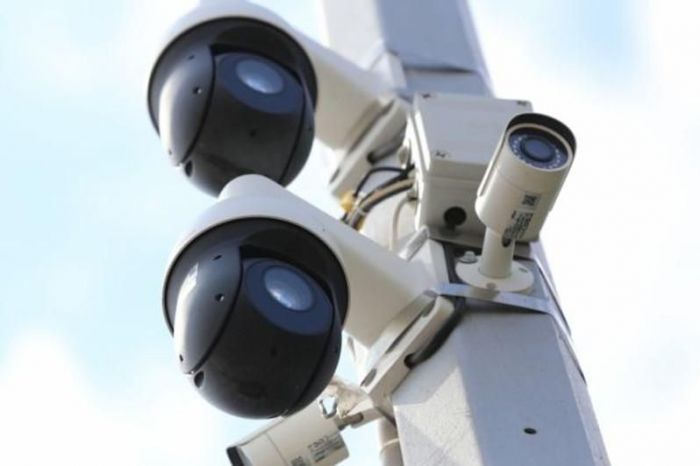 Камера "Сергек" упала на астанчанку - женщина в гипсе 