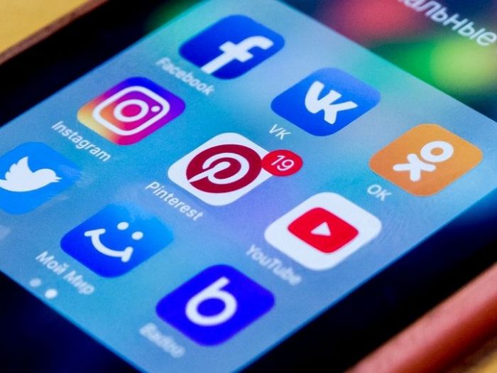 Главу узбекского регулятора уволили за ограничение работы Facebook и Telegram