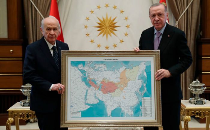 Эрдогану вручили карту «Тюркского мира» с половиной территории России 
