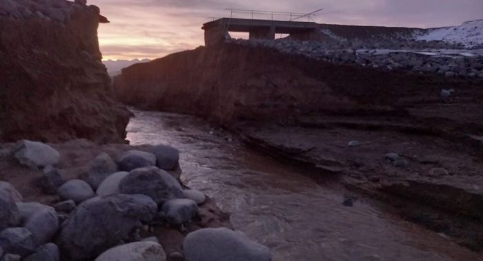 Прорыв плотины в Алматинской области: вода затопила собачий приют 