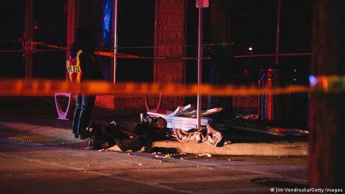 Автомобиль въехал в рождественский парад в штате Висконсин в США