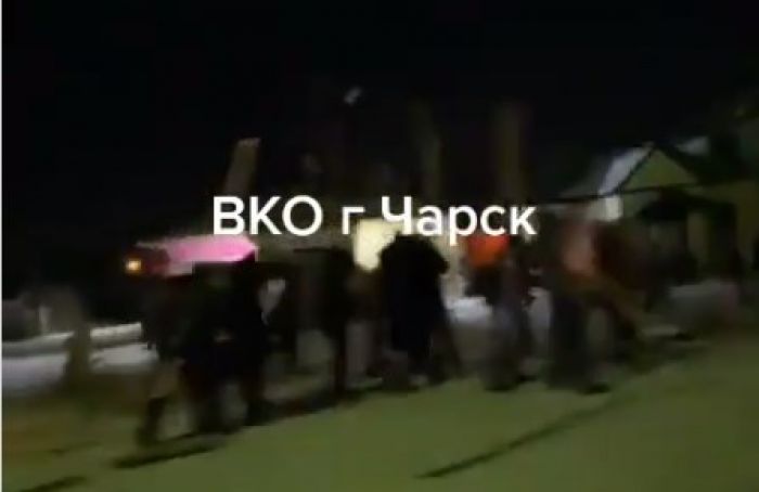 Вооруженная палками толпа на востоке Казахстана: в полиции прокомментировали видео 