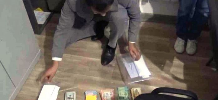 Атырауский бизнесмен пытался переправить в Китай 2,9 миллиона долларов