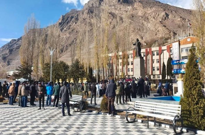 В таджикистанском Хороге силовики применили оружие против протестующих