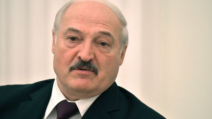 Лукашенко решил поехать с Путиным в Крым и признать полуостров российским