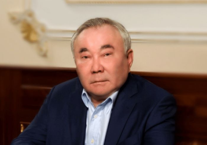«Братишка елбасы». Что известно о Болате Назарбаеве?