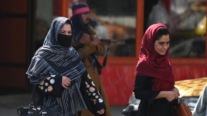 В Афганистане талибы выпустили указ в защиту прав женщин
