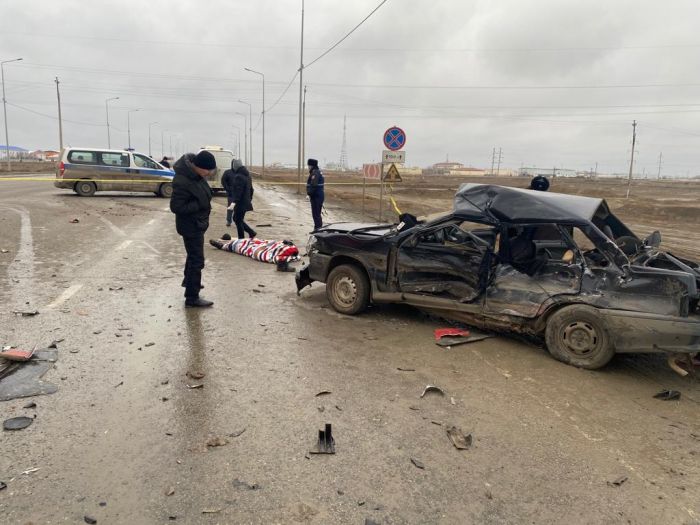 На трассе Атырау – Доссор столкнулись грузовик и «ВАЗ-2115», погибли двое