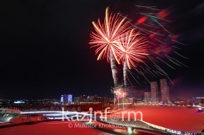 Салют в честь Дня Независимости запустили в Нур-Султане