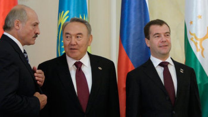 Лидеры РФ, Белоруссии, Казахстана проводят заседание ЕвразЭС